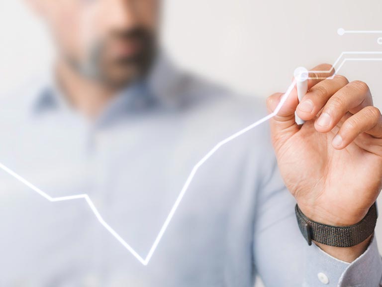 Teste A/B de landing pages, representando experimentação e melhoria contínua de estratégias digitais.